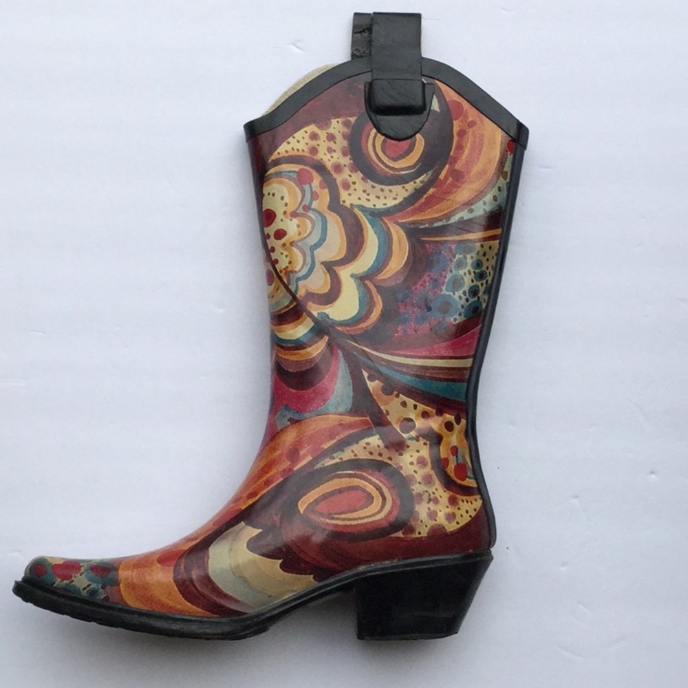 Right Wacky pattern cowboy rain boot size 6